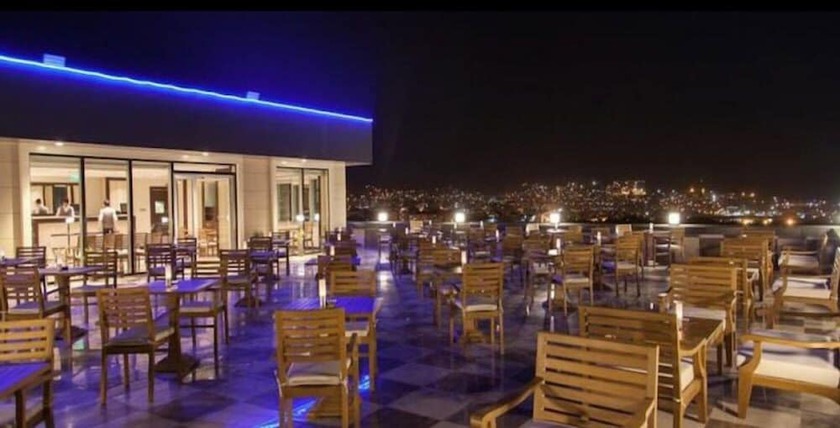 Imagen del bar/restaurante del Hotel Barden. Foto 6