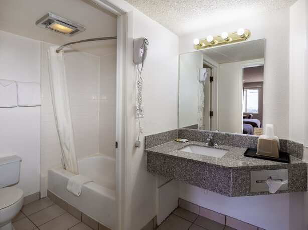 Imagen de la habitación del Hotel Bardmoor Suites. Foto 11