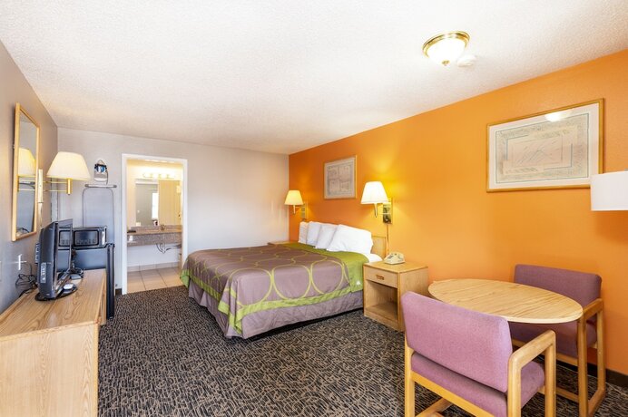 Imagen de la habitación del Hotel Bardmoor Suites. Foto 14