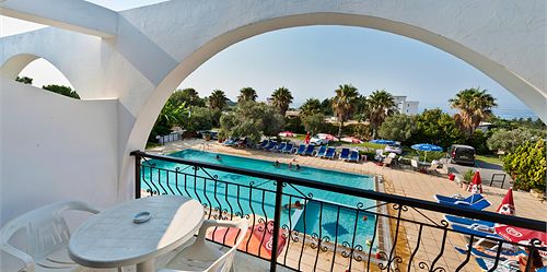 Imagen de los exteriores del Hotel Bare Hill Holiday Village. Foto 7