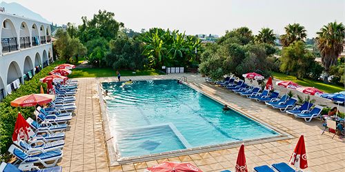 Imagen de la piscina del Hotel Bare Hill Holiday Village. Foto 8