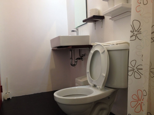 Imagen de la habitación del Hotel Barefeet Naturist Resort. Foto 8
