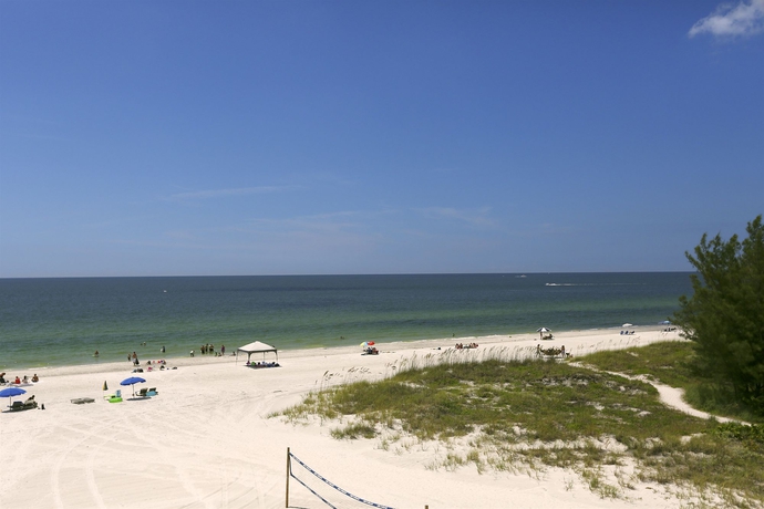 Imagen de los exteriores del Hotel Barefoot Beach Club. Foto 6