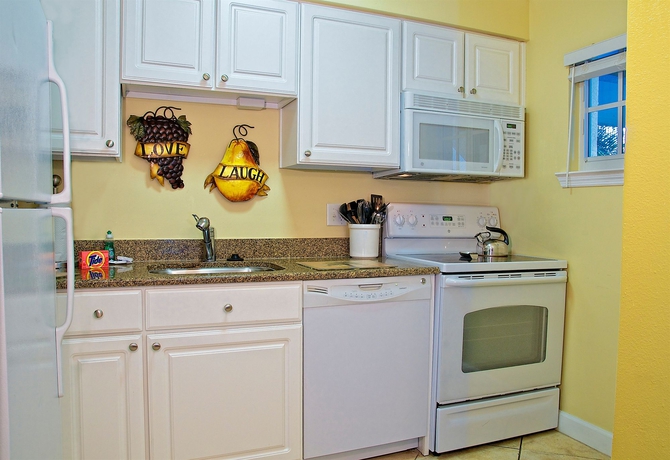 Imagen de la habitación del Hotel Barefoot Beach Resort. Foto 4