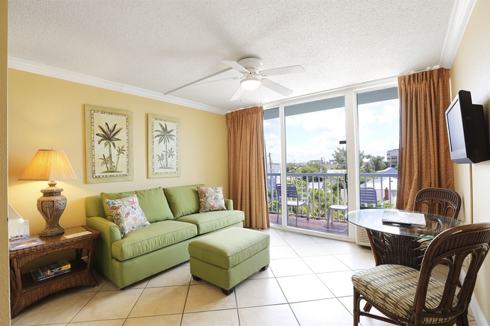 Imagen de los interiores del Hotel Barefoot Beach Resort Hotel. Foto 13