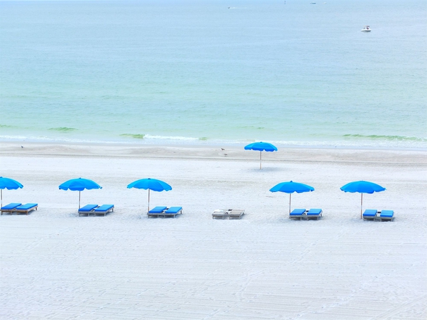 Imagen de los exteriores del Hotel Barefoot Beach Resort Hotel. Foto 8