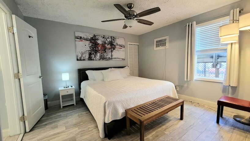 Imagen de la habitación del Hotel Barefoot Mailman Inn and Suites. Foto 11