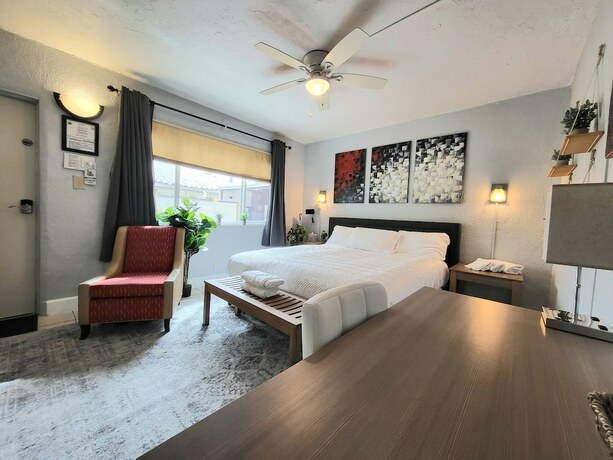 Imagen de la habitación del Hotel Barefoot Mailman Inn and Suites. Foto 15