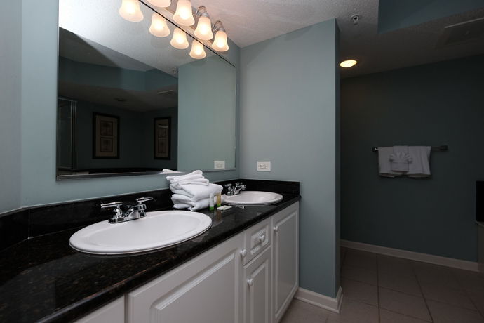 Imagen de la habitación del Hotel Barefoot Resort and Yacht Club. Foto 9