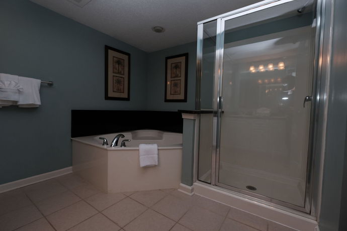 Imagen de la habitación del Hotel Barefoot Resort and Yacht Club. Foto 10