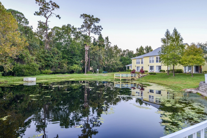 Imagen de los exteriores del Hotel Barefoot'n Resort. Foto 13