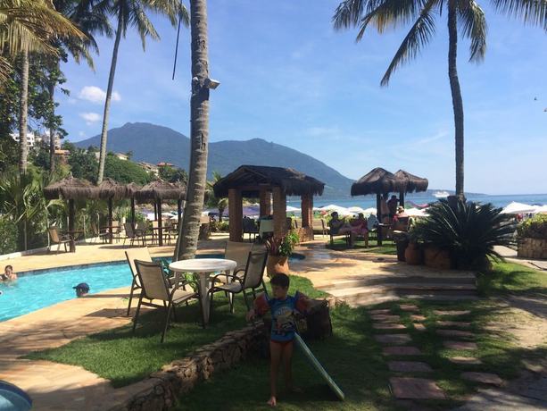 Imagen de la piscina del Hotel Bareque&ccedil;aba Praia. Foto 15