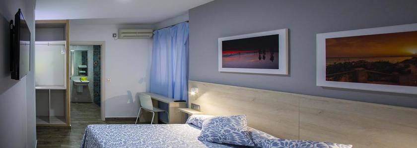 Imagen de la habitación del Hotel Bari, Conil de la Frontera. Foto 5