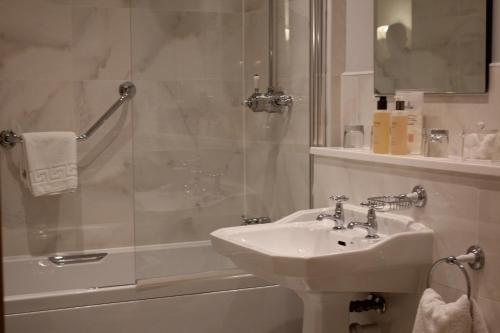 Imagen general del Hotel Barnsdale Hall. Foto 3