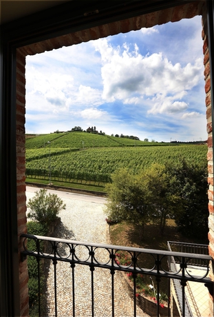 Imagen de los exteriores del Hotel Barolo, Barolo. Foto 14