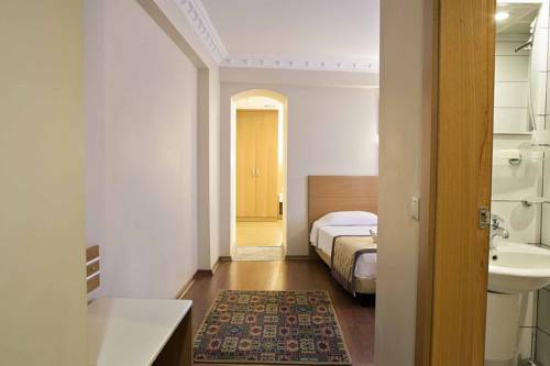 Imagen de la habitación del Hotel Baron, Estambul. Foto 5