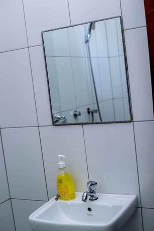 Imagen de la habitación del Hotel Baron Guest House. Foto 12