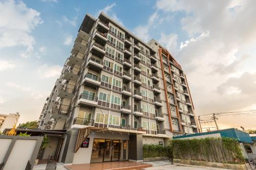 Imagen de los exteriores del Hotel Baron Residence Bangkok. Foto 14