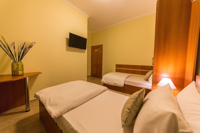 Imagen de la habitación del Hotel Baron, Tirana. Foto 8