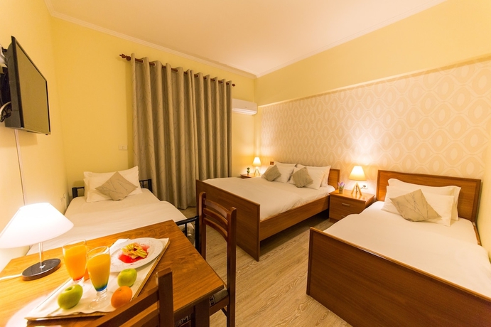 Imagen de la habitación del Hotel Baron, Tirana. Foto 9