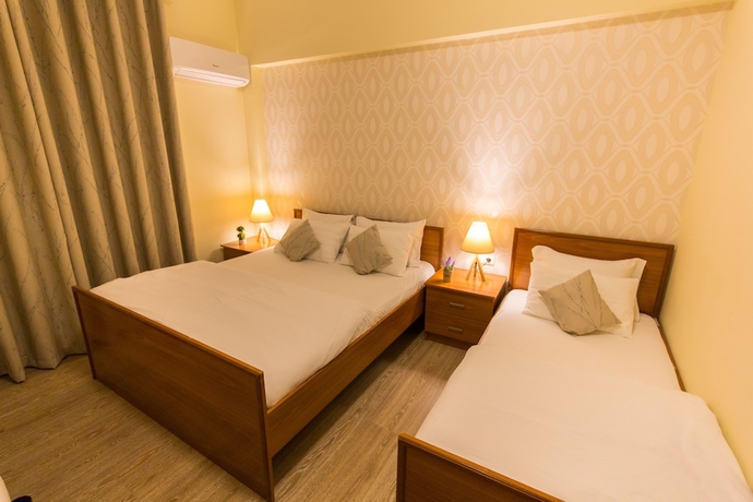 Imagen de la habitación del Hotel Baron, Tirana. Foto 10