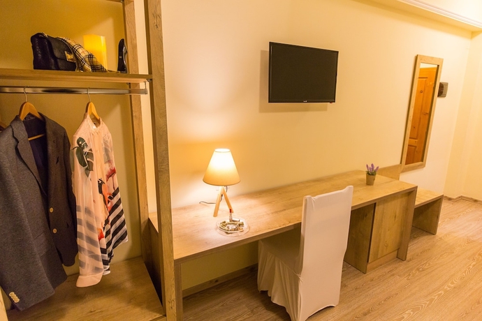 Imagen de la habitación del Hotel Baron, Tirana. Foto 11