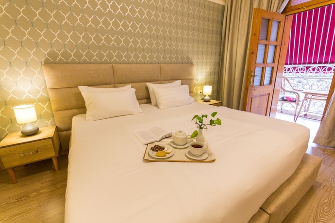 Imagen de la habitación del Hotel Baron, Tirana. Foto 13