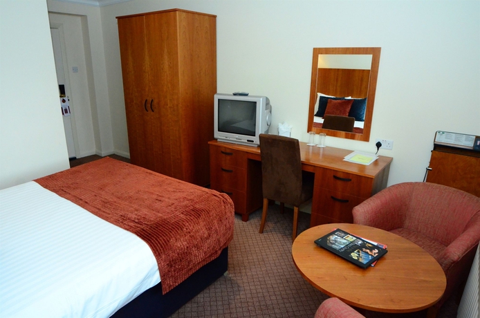 Imagen de la habitación del Hotel Barons Court. Foto 10