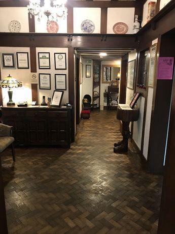 Imagen de los interiores del Hotel Barons Court, Wolverhampton. Foto 19