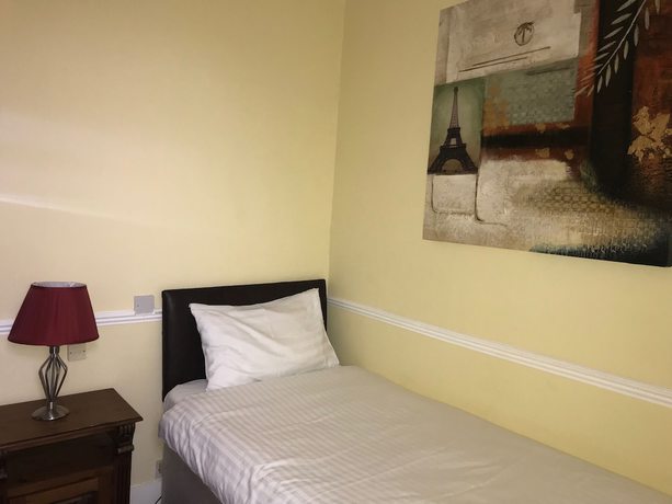 Imagen de la habitación del Hotel Barons Court, Wolverhampton. Foto 8