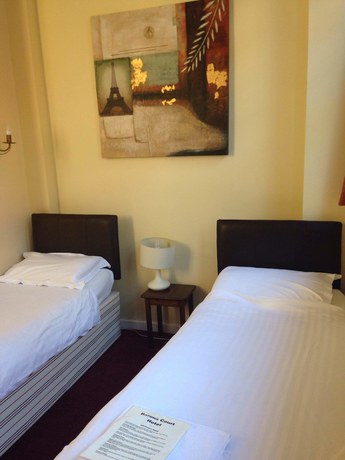 Imagen de la habitación del Hotel Barons Court, Wolverhampton. Foto 11