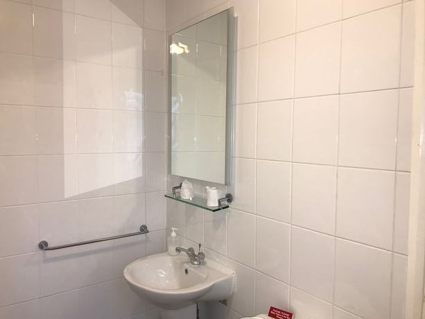 Imagen de la habitación del Hotel Barons Court, Wolverhampton. Foto 15