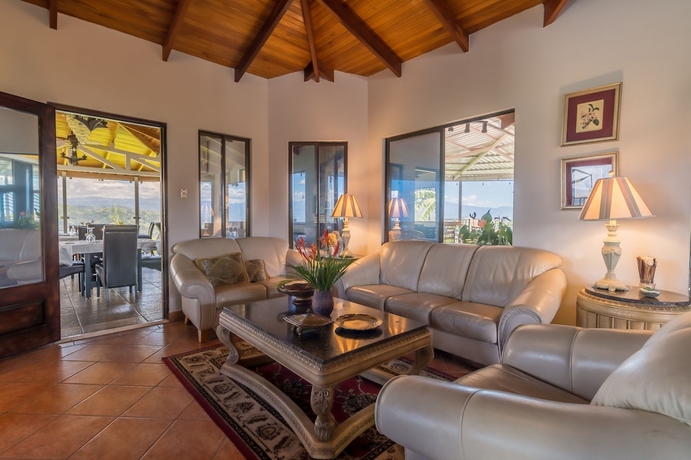 Imagen de los interiores del Hotel Barons Resort. Foto 18