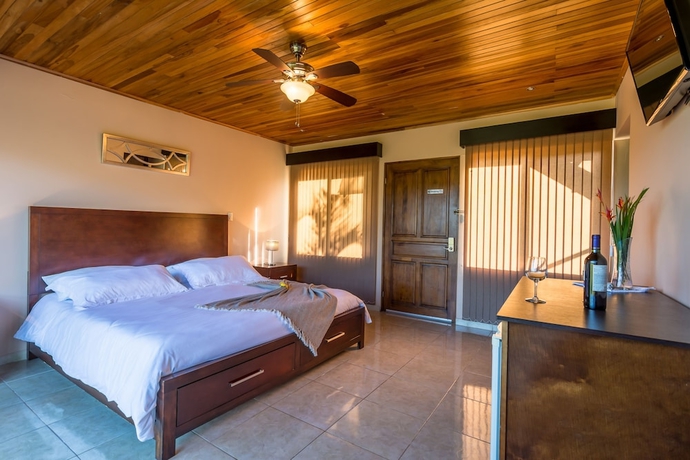 Imagen de la habitación del Hotel Barons Resort. Foto 10