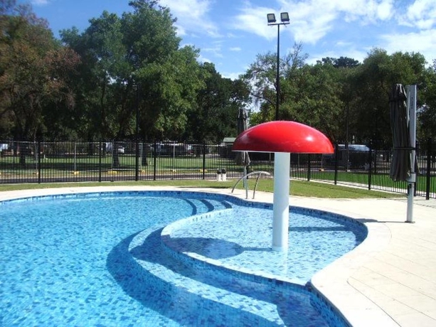 Imagen de la piscina del Hotel Barossa Tourist Park. Foto 19