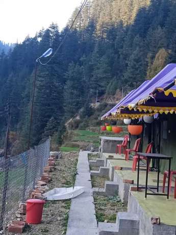 Imagen de los exteriores del Hotel Barot Waterfall Camps And Domes. Foto 14