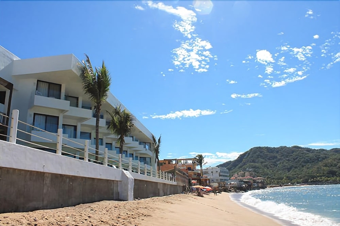 Imagen general del Hotel Barra De Navidad. Foto 1