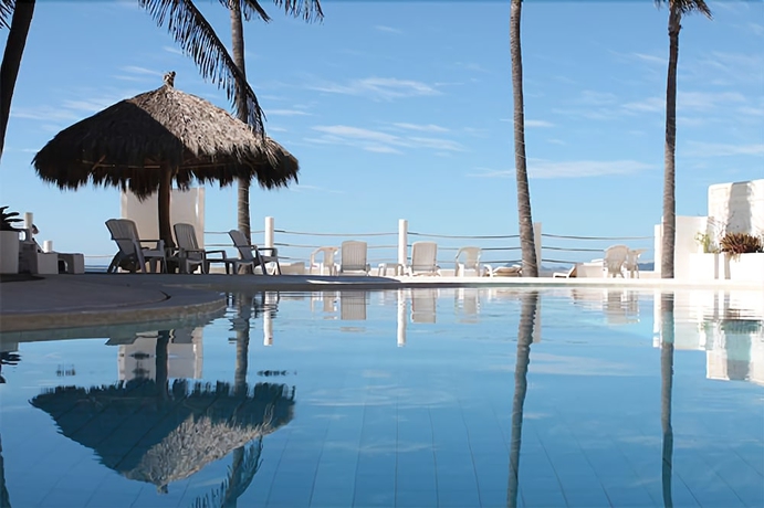 Imagen de la piscina del Hotel Barra De Navidad. Foto 19