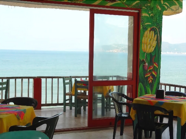 Imagen del bar/restaurante del Hotel Barra De Navidad. Foto 4