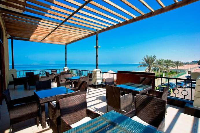 Imagen del bar/restaurante del Hotel Barracuda Beach Resort. Foto 2