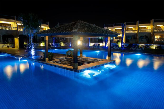 Imagen de la piscina del Hotel Barracuda Beach Resort. Foto 20