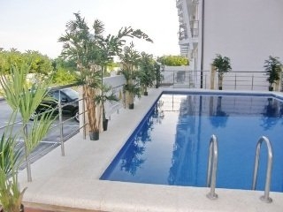 Imagen de la piscina del Hotel Barrakuda. Foto 10