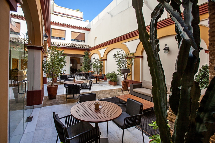 Imagen de los exteriores del Hotel Barrameda. Foto 13