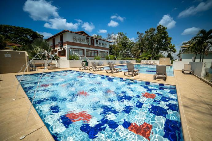 Imagen de la piscina del Hotel Barranqueros. Foto 20