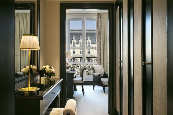 Imagen de la habitación del Hotel Barrière Fouquet's Paris. Foto 4
