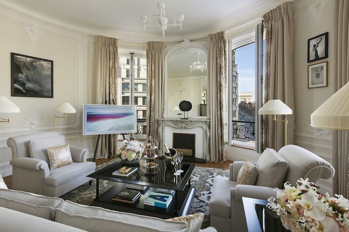 Imagen de la habitación del Hotel Barrière Fouquet's Paris. Foto 12