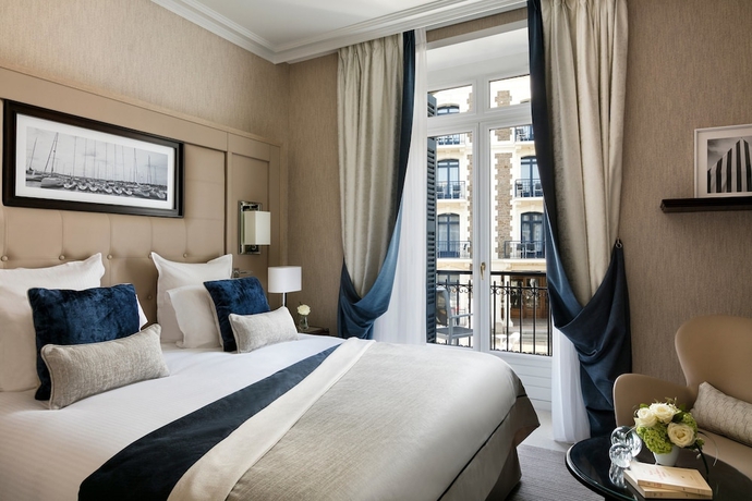 Imagen de la habitación del Hotel Barrière Le Grand Dinard. Foto 16