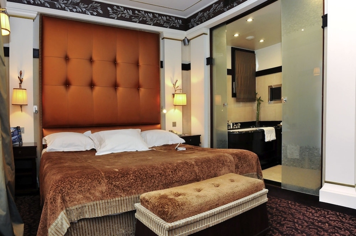 Imagen de la habitación del Hotel Barri&egrave;re Le Grand. Foto 6