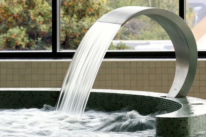 Imagen de la piscina del Hotel Barri&egrave;re Le Grand. Foto 16