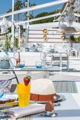 Imagen del bar/restaurante del Hotel Barrière Le Gray D'albion. Foto 2